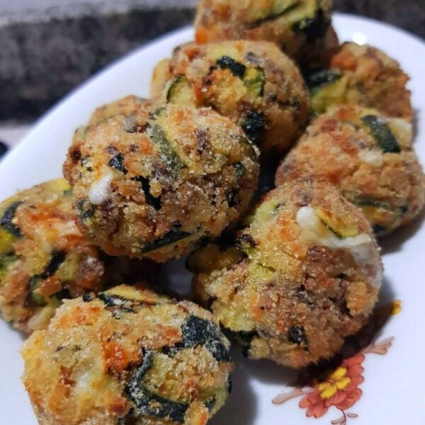 Polpette vegetariane di zucchine in friggitrice ad aria