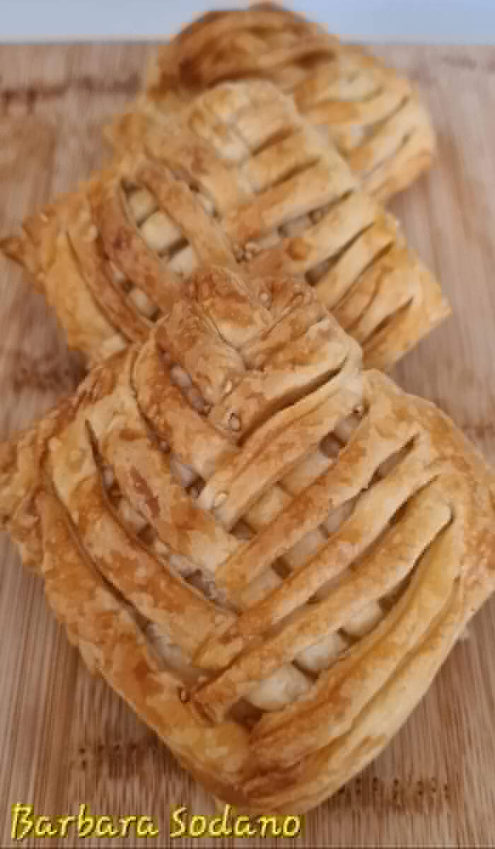 Sfogliatelle rustiche in friggitrice ad aria con Philadelphia e salame