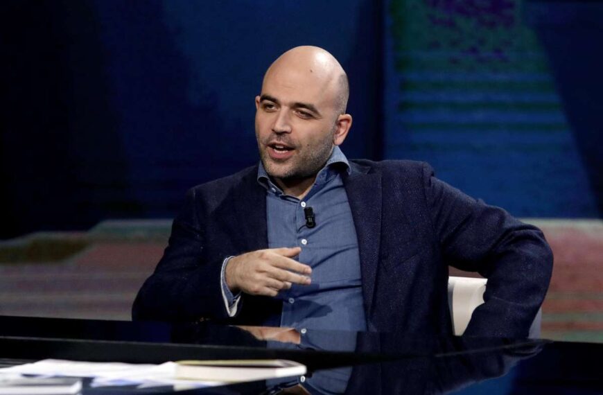 Roberto Saviano scrive una lettera a Maria de Filippi: “…portare insieme i libri in televisione”