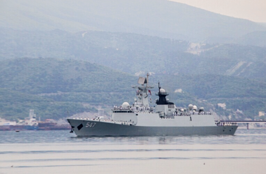 Taiwan, nuove tensioni con la Cina: aerei e navi cinesi oltrepassano la linea mediana dello Stretto