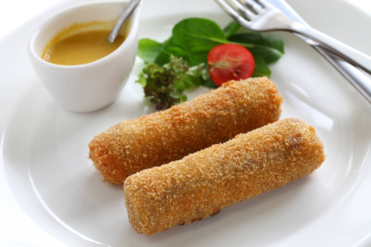 Rotoli di pancarré con formaggio filante e wurstel in friggitrice ad aria