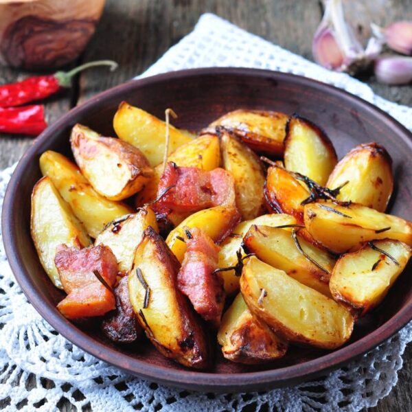 Patate con pancetta e rosmarino in friggitrice ad aria