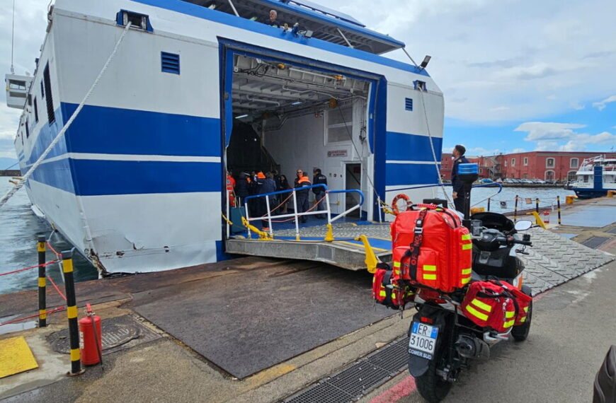 Napoli: nave contro la banchina del porto. Decine di feriti