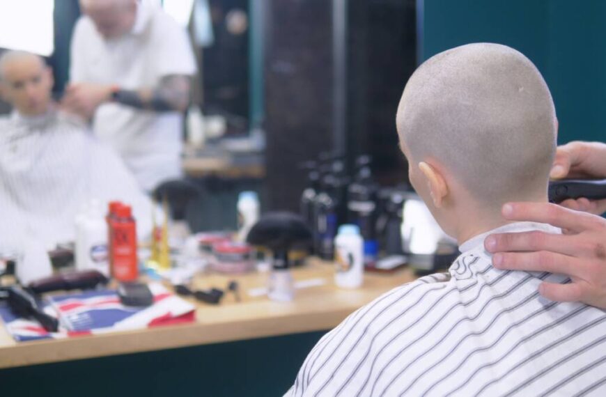 Capelli rasati ragazza