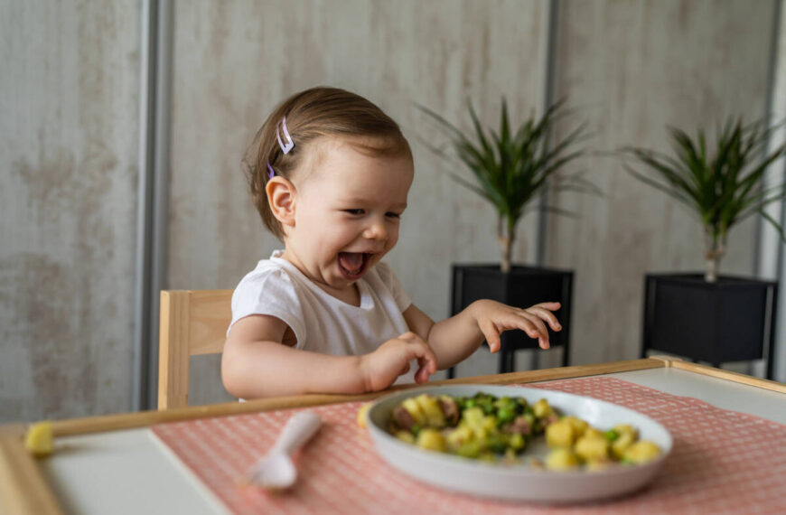 Capricci a tavola? Il gesto che sembra innocuo, ma manda in tilt i bambini